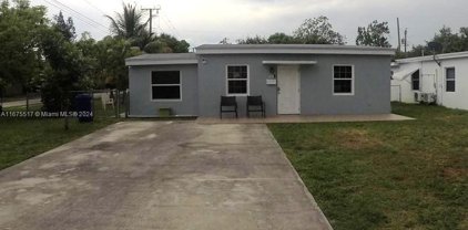 1698 Ne 182nd St, North Miami Beach