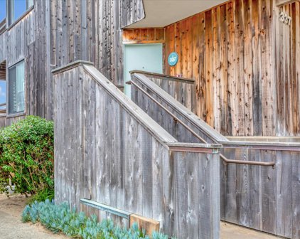 125 Surf WAY 337, Monterey