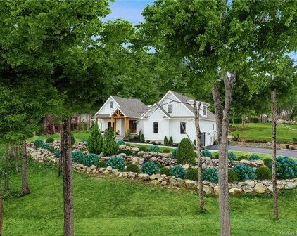 40 Hamilton Drive, Chappaqua