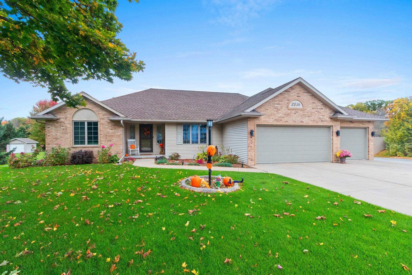 2236 AUTUMN RIDGE Trail, Green Bay, WI 54313, 54313