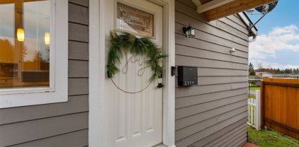 2906 NE 5th Place, Renton