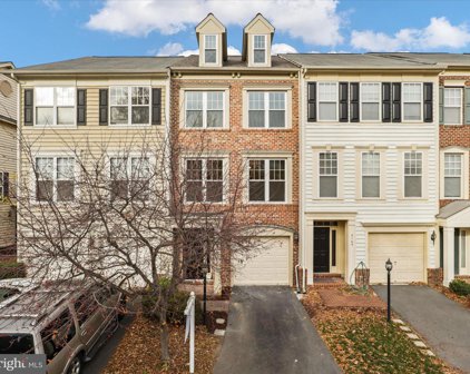 8163 Dove Cottage Ct, Lorton