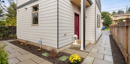 8410 17th Avenue SW Unit #B, Seattle