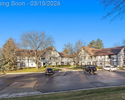 42160 WOODWARD Ave Unit 81, Bloomfield Twp