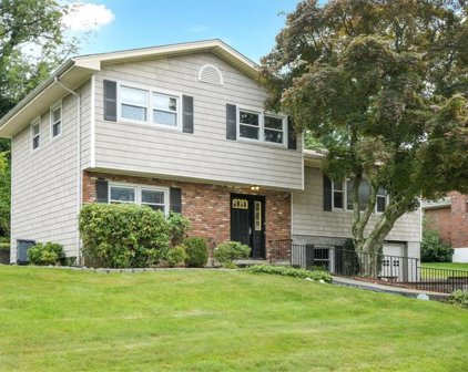 7 Woodlands Avenue N, White Plains