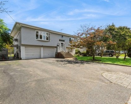 1945 Jones Avenue, Wantagh