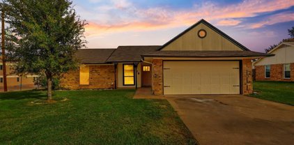 718 Crestview  Drive, Kennedale