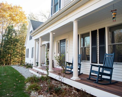 77 Mohawk Lane, Brentwood