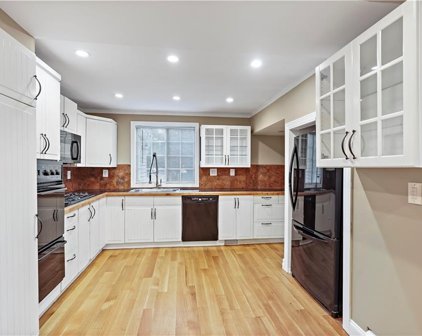198 B Locust Avenue, Cortlandt Manor