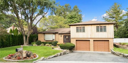 55 Pondview Lane, New Rochelle