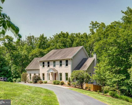 8140 Rondelay Ln, Fairfax Station