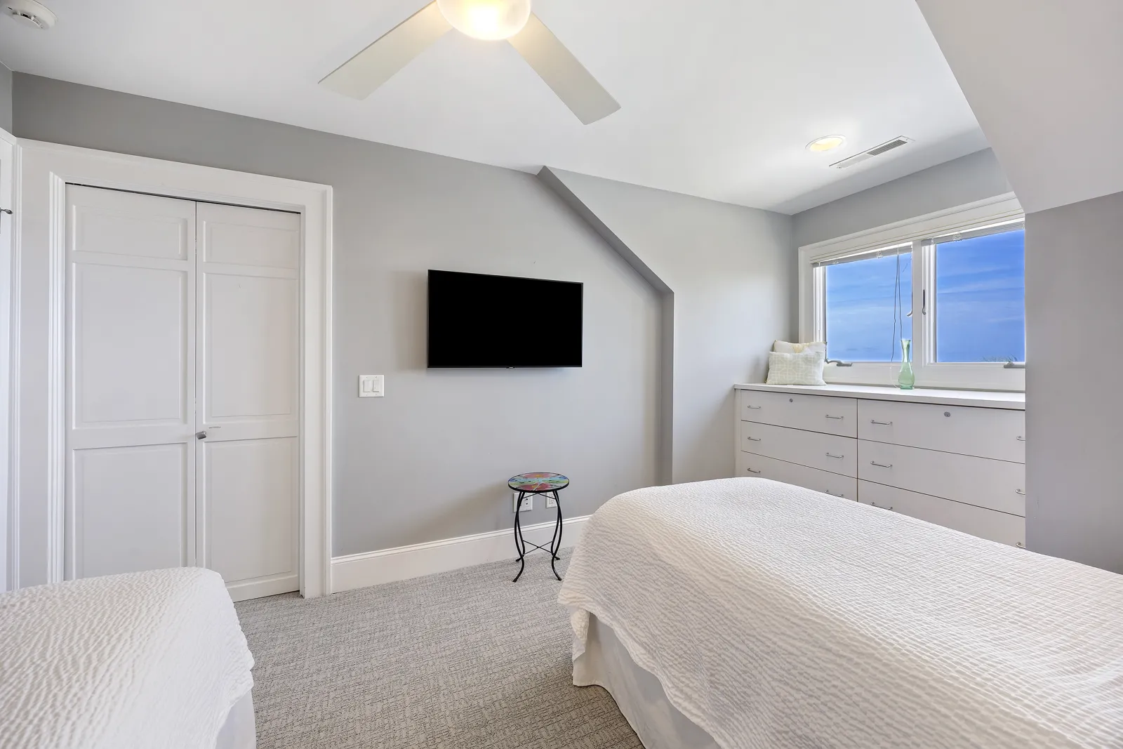 Second floor guest accommodations, photograph 8