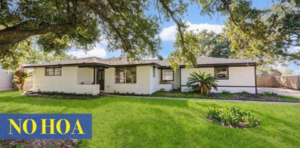 808 Avenue, South Houston