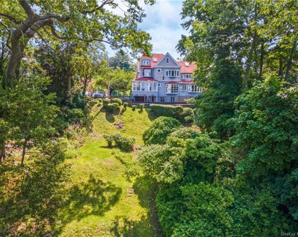 8 Edmarth Place, Hastings-On-Hudson