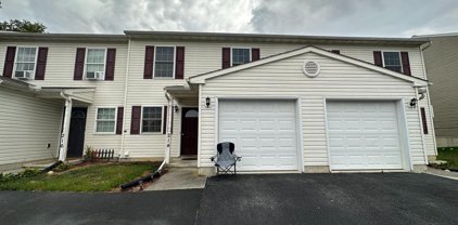 214 Red Cedar Ln, Marietta