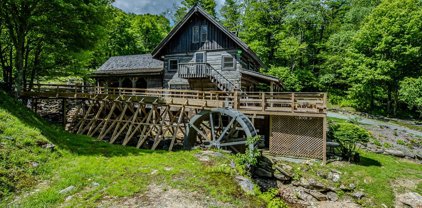 130 Spruce Hollow Road, Beech Mountain