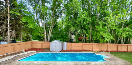 1748 Peltier Lake Drive, Centerville