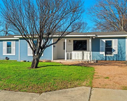 2348 Carruthers  Drive, Fort Worth