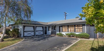 895 Calle La Roda, Camarillo