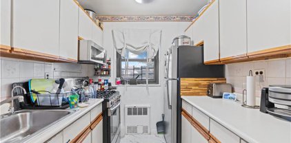 266 Pelham Road Unit #4D, New Rochelle