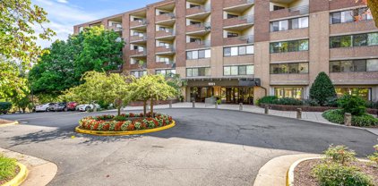 1951 Sagewood Ln Unit #121, Reston