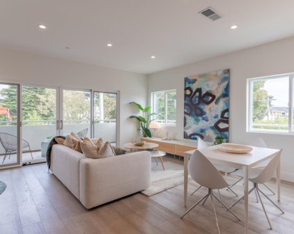 457 Wave ST 2, Monterey