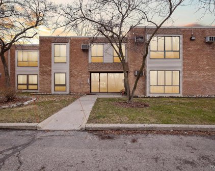 28422 W 8 MILE Unit A10, Farmington Hills