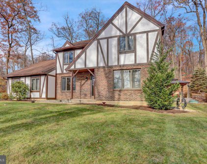 724 N Galen Hall Rd, Wernersville