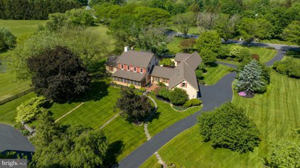 550 & 560 Stonehenge Dr, Lititz