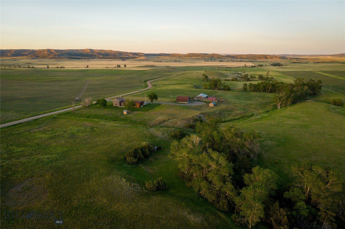 802 Deadmans Canyon Road, Reed Point, 59069