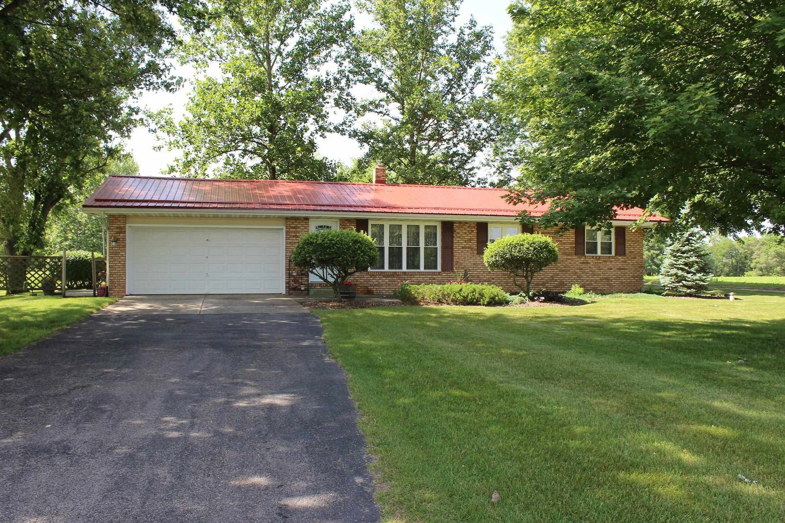 3267 W Hill Lake Road, Claypool, 46510