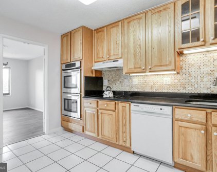 205 Yoakum Pkwy Unit #1022, Alexandria