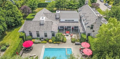 39 Cherry Lawn Boulevard, New Rochelle