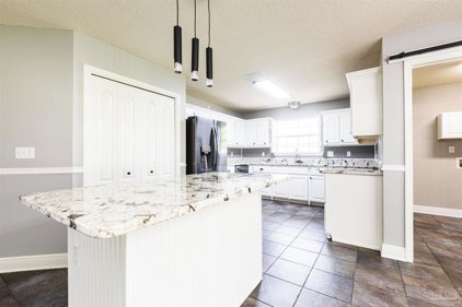 5950 Jameson Cr, Pace
