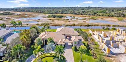 2863 Lake Ridge Ln, Weston