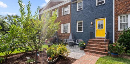1112 Colonial Ave, Alexandria