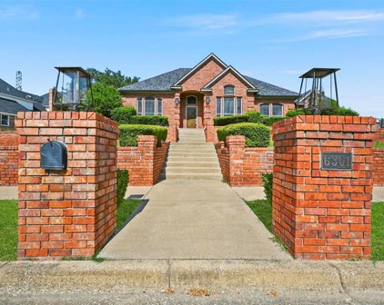 6301 Meadow Lakes  Drive, North Richland Hills
