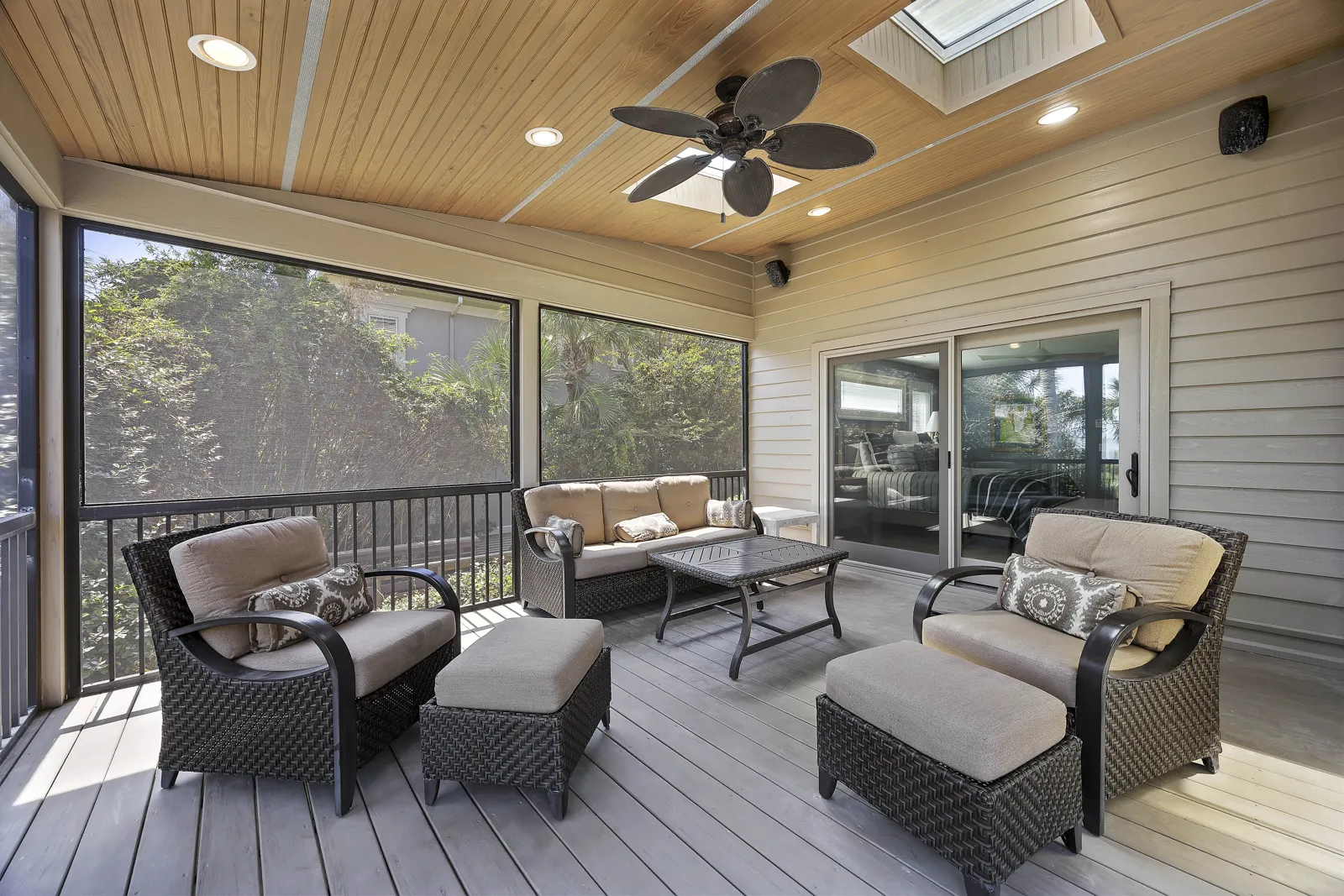 Primary suite photograph 6