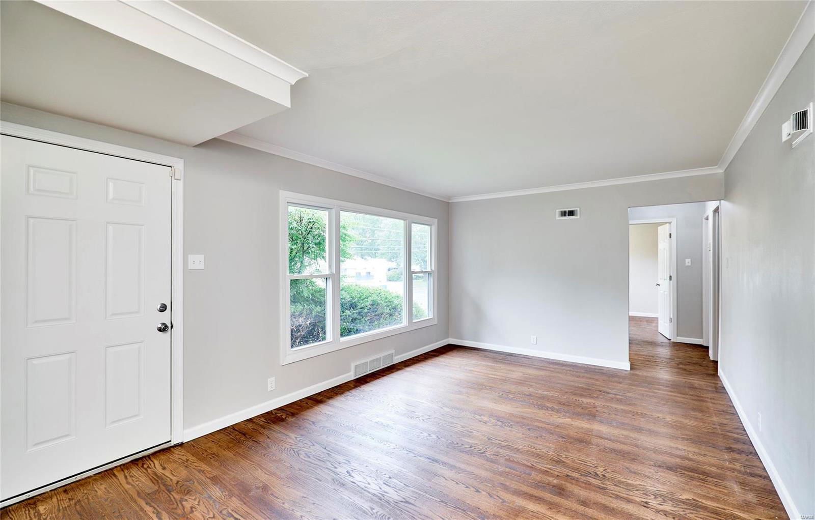 8125 S Laclede Station Road, Affton, 63123