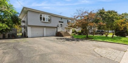 1945 Jones Avenue, Wantagh