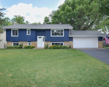 5236 Red Oak Drive, Mounds View