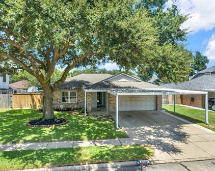 913 Willowbriar Lane, Deer Park