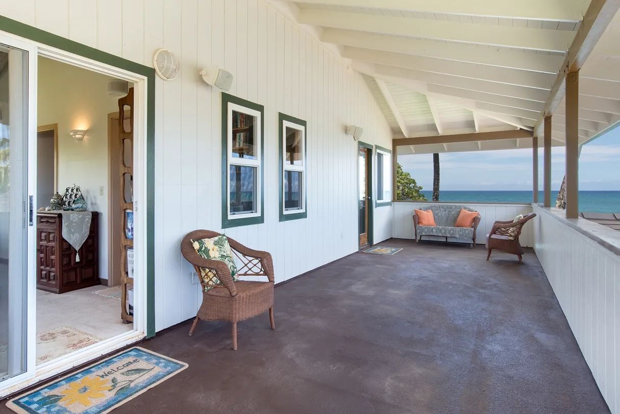 Crozier Drive Upstairs Lanai 