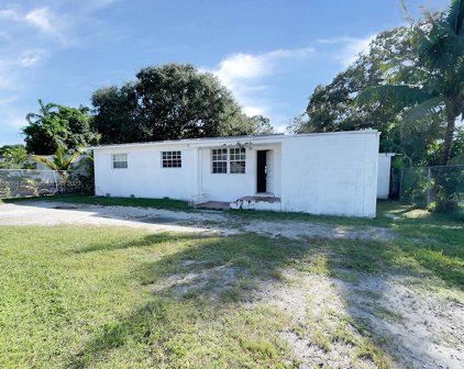 1242 Ne 145th St, Miami