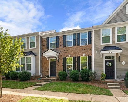 6858 Colonial Garden  Drive, Huntersville