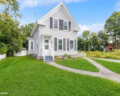 208 Plymouth St, Holbrook
