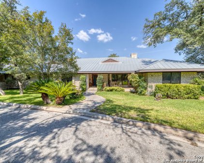 1304 E Leona Rd, Uvalde