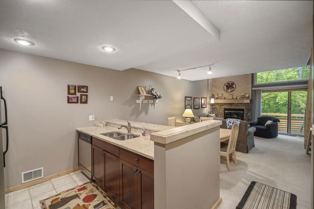 4749 S Pleasantview Road Unit 141, Harbor Springs, 49740