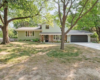 8801 32nd Court N, New Hope