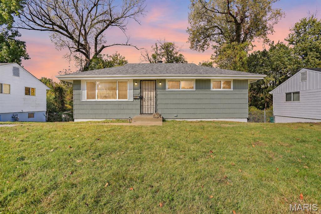 5673 Parchester Dr, St Louis, 63121